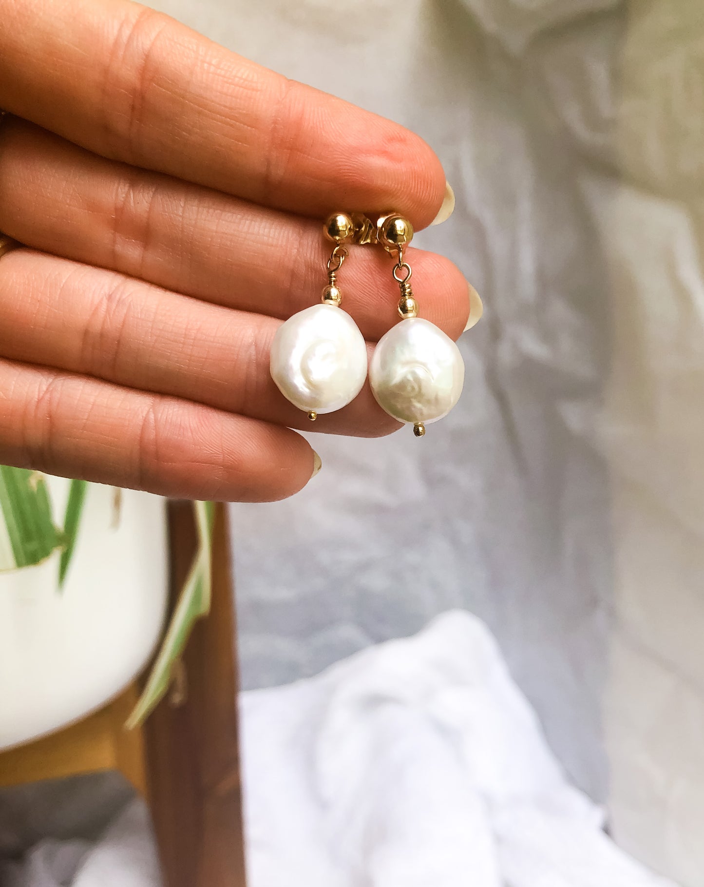 Mia Drop Earrings - Pearl Drop Earrings